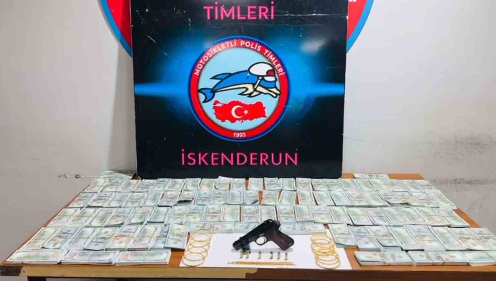 durdurulan aracta sahte 1 milyon amerikan dolari ele gecirildi 1 muVualit