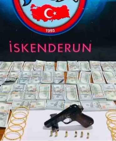 durdurulan-aracta-sahte-1-milyon-amerikan-dolari-ele-gecirildi-2F8jL6CF.jpg