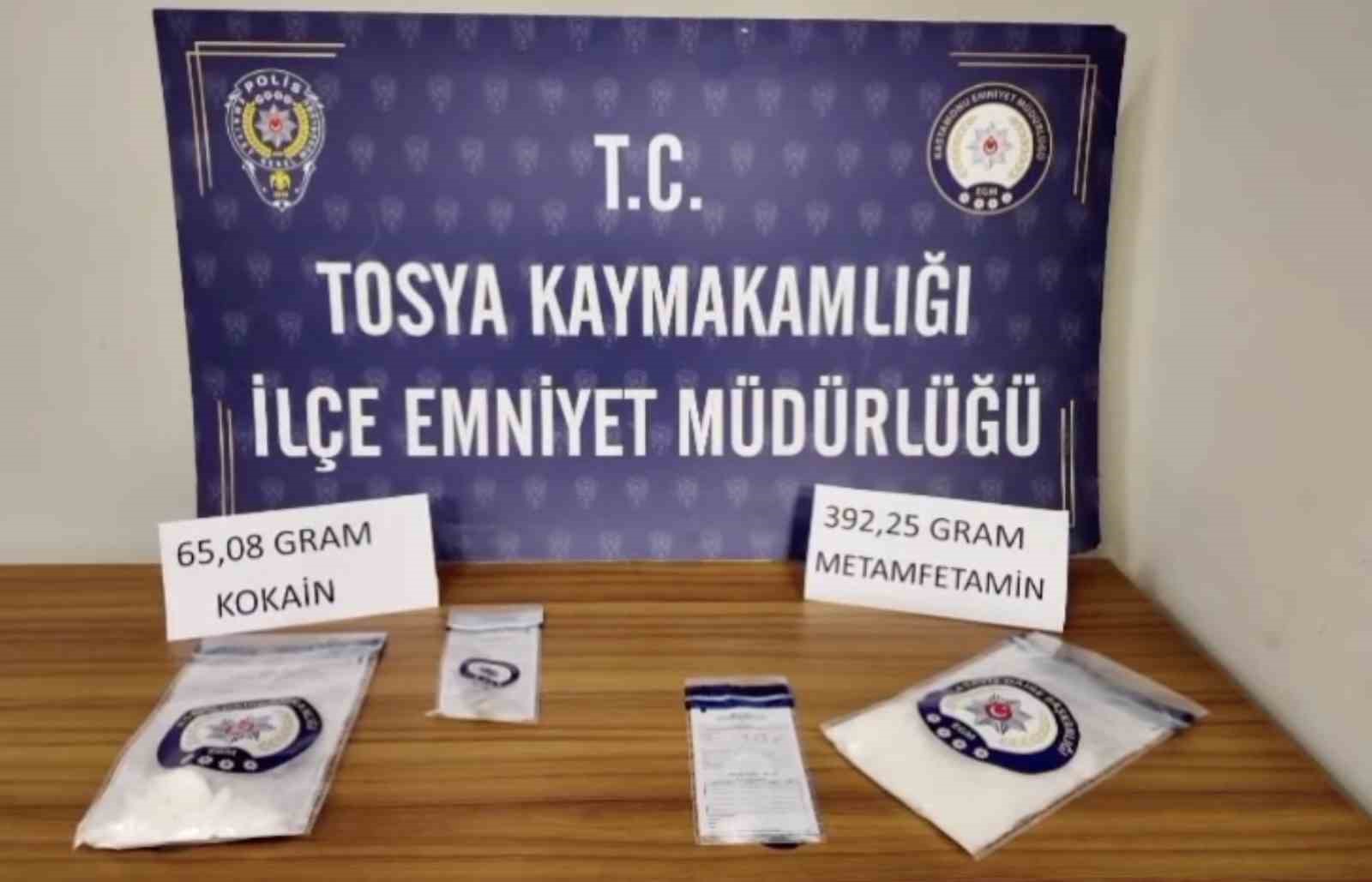 durdurulan aractan uyusturucu cikti 2 tutuklama 0 I1UbYXJi