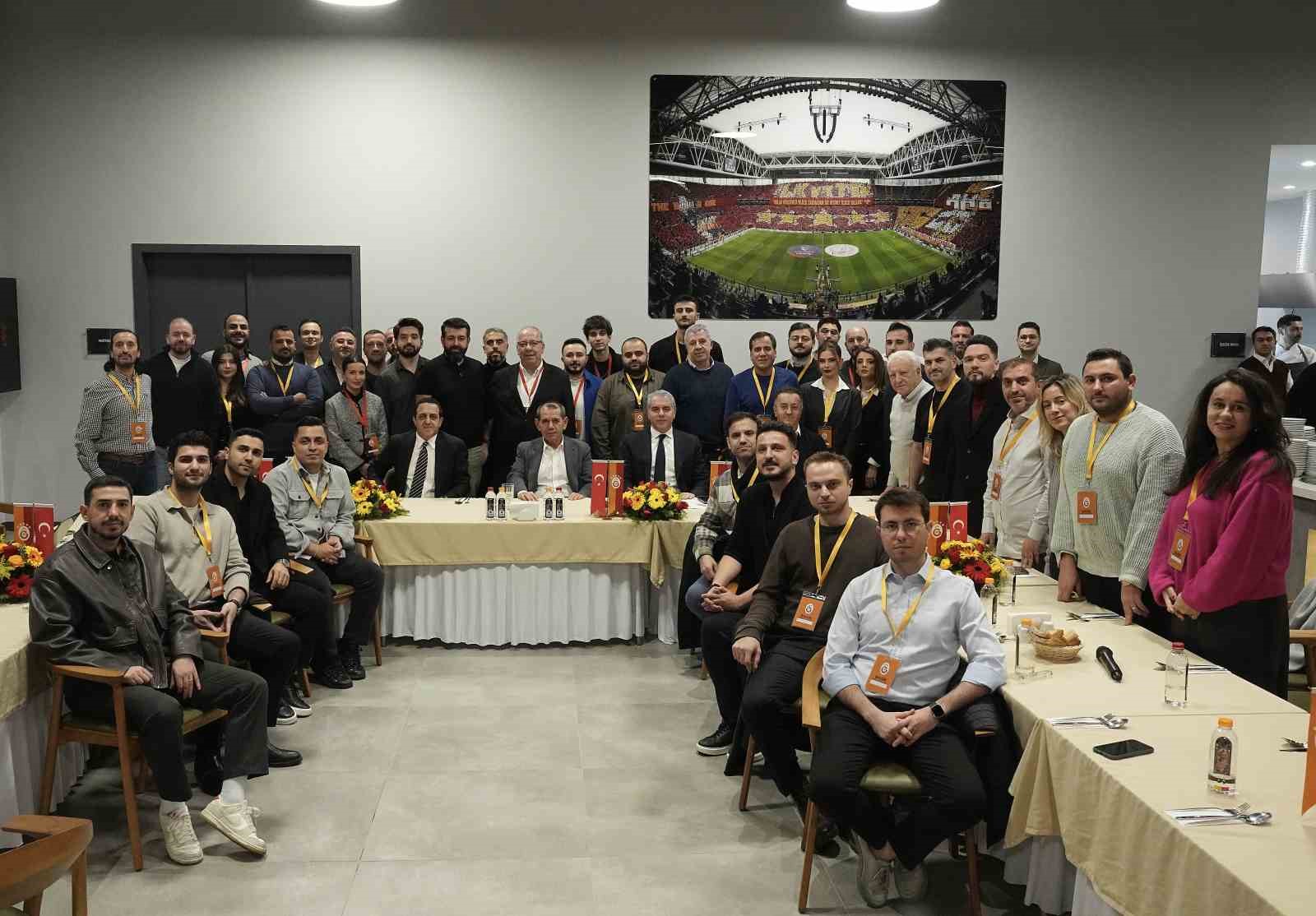 dursun ozbek galatasarayin yaristigi her yerde sampiyon olma hedefi vardir 1 9j7SPmKr