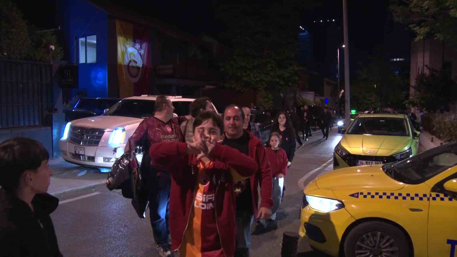 Dursun Özbek: "Icardi bizim ikon oyuncumuz kendisi ile yeni sezon için görüşeceğiz" 6 dursun ozbek icardi bizim ikon oyuncumuz kendisi ile yeni sezon icin gorusecegiz 2 EmZQfl2e