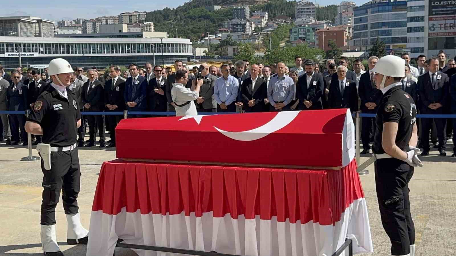 durusma sirasinda hayatini kaybeden savci icin duygusal toren 0 Mw2ZdnqY