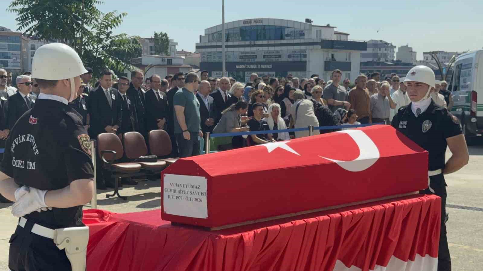 durusma sirasinda hayatini kaybeden savci icin duygusal toren 2 2M9JXlP8