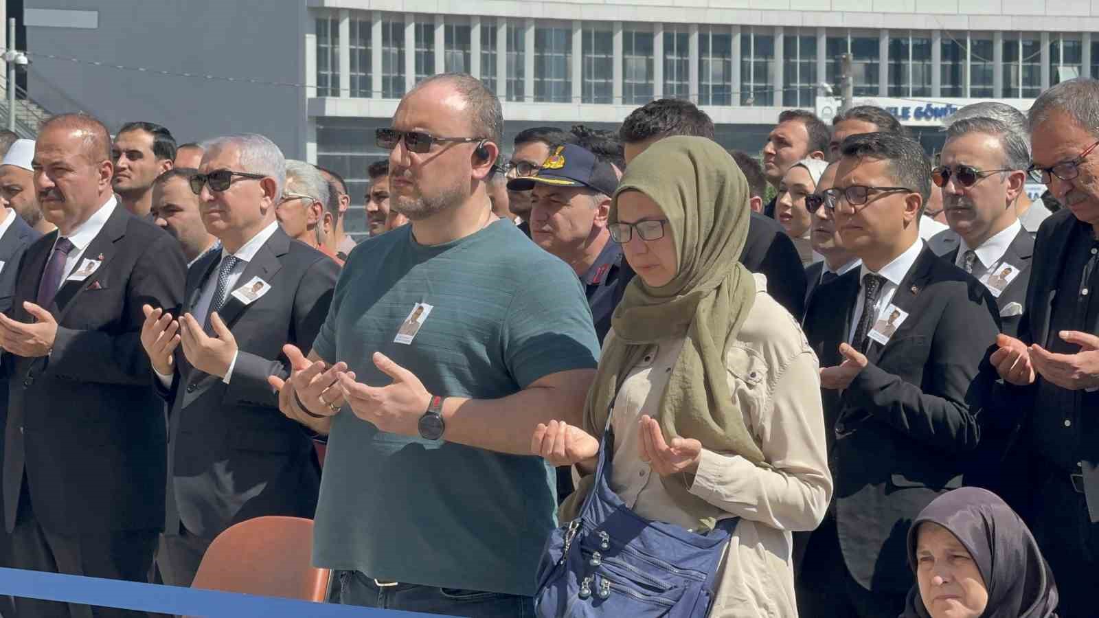 durusma sirasinda hayatini kaybeden savci icin duygusal toren 5