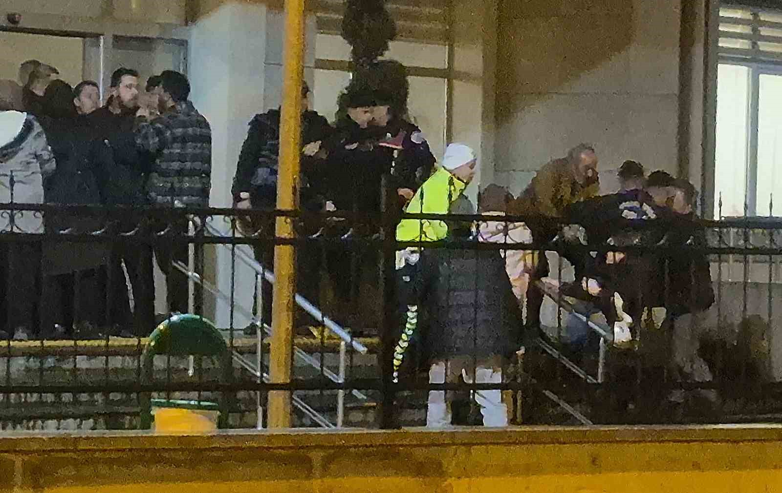 durusmadan sonra taraflar birbirine girdi 0 VJOLhm2N