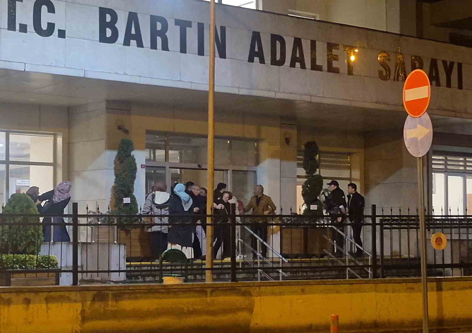 durusmadan sonra taraflar birbirine girdi 3 HOHvtbuA