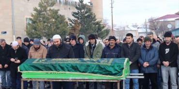 dus-sonrasi-fenalasip-hayatini-kaybeden-cocuk-topraga-verildi-L3MVEYgk.jpg