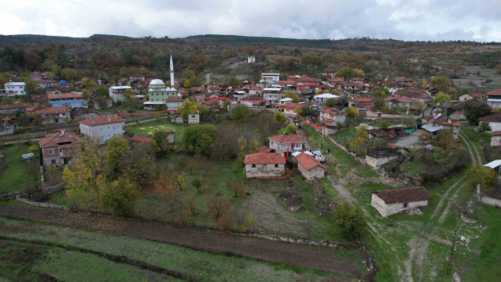 Düşen kargo uçağında kahreden tesadüf, çocukluk arkadaşıyla aynı gün şehit düştü 5 dusen kargo ucaginda kahreden tesaduf cocukluk arkadasiyla ayni gun sehit dustu 1 PPB1rQ44