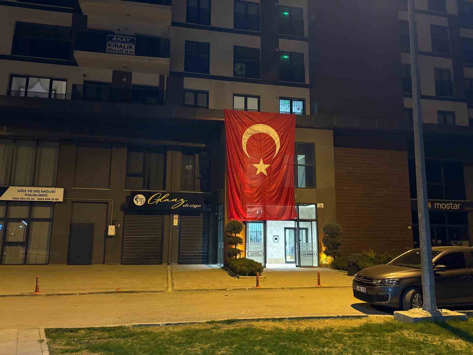 dusen ucaktaki sehitlerin sehadet haberi kayserideki ailelerine verildi 0