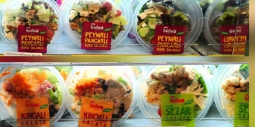 dusuk-kalorili-salata-menulerine-ilgi-artiyor-FVZUxK2T.jpg