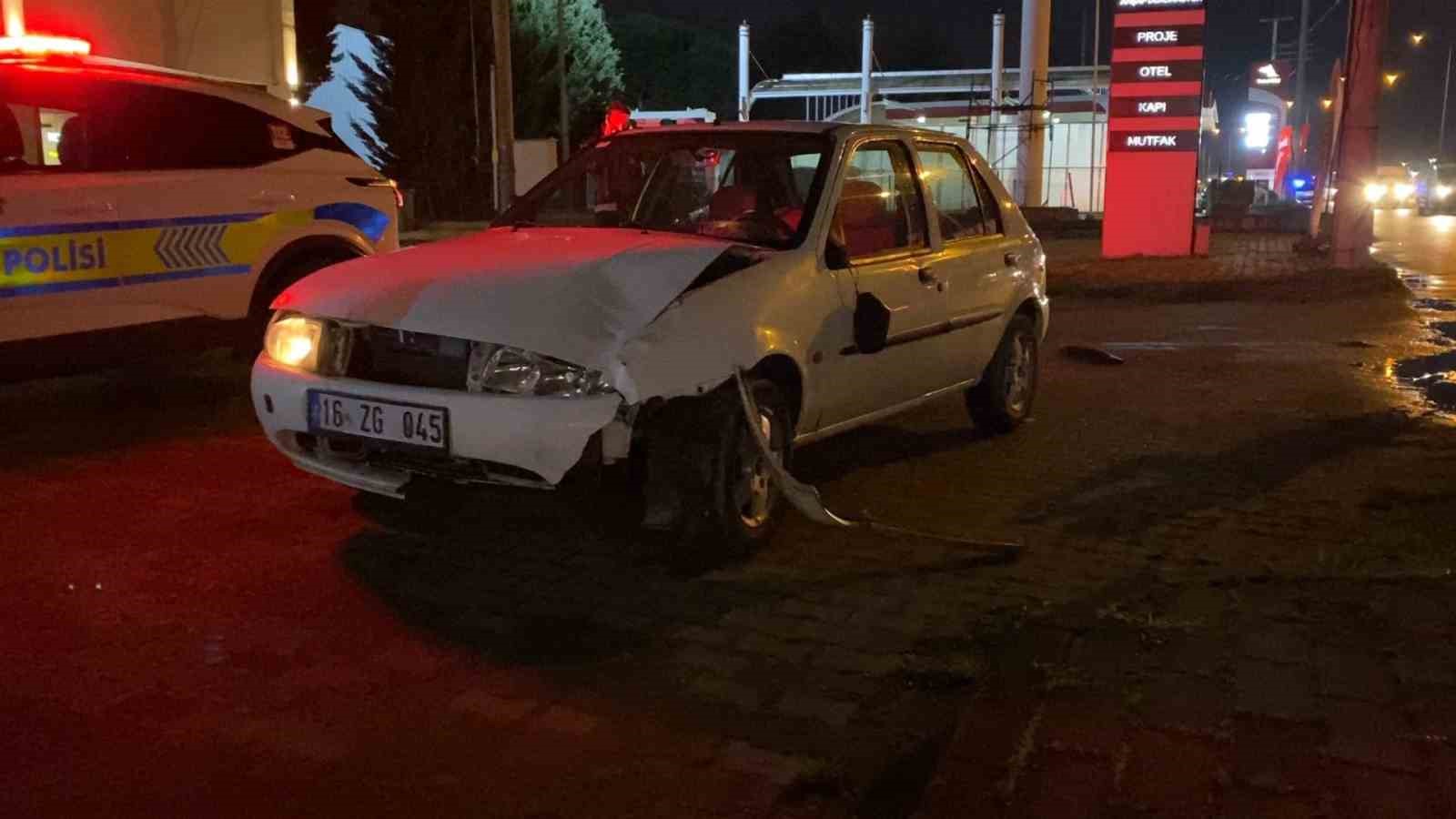 dusurdugu telefonu alirken otomobil carpti o anlar kamerada 2 n5lCJNgg
