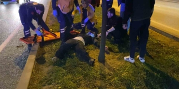 dusurdugu-telefonu-alirken-otomobil-carpti-o-anlar-kamerada-LYyYk8v9.jpg