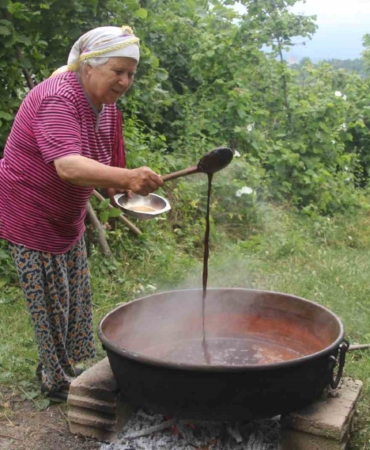 dutlarin-pekmeze-donusen-zahmetli-yolculugu-nLbRFmwZ.jpg
