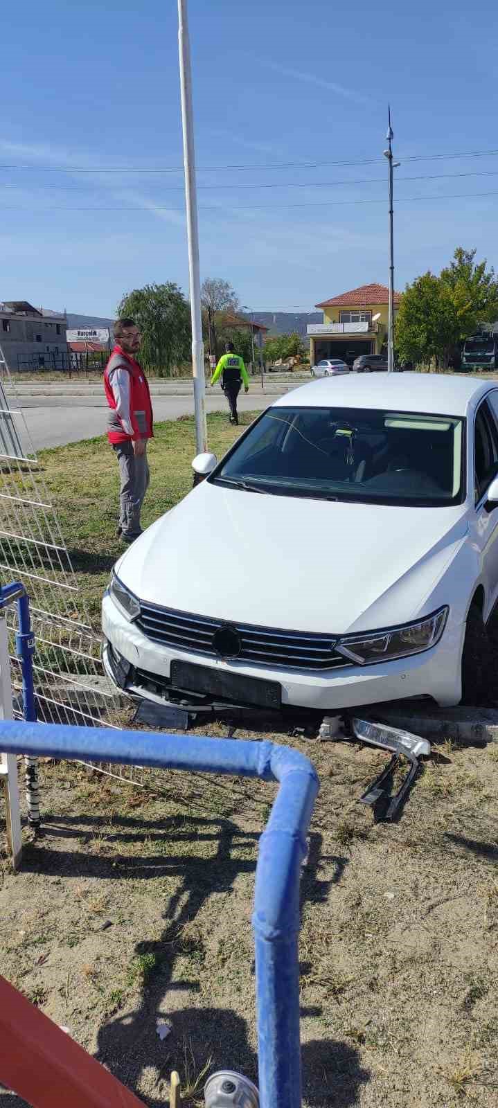 duvara carpan ehliyetsiz soforun planini guvenlik kamerasi bozdu 3 Fmw5HEnS