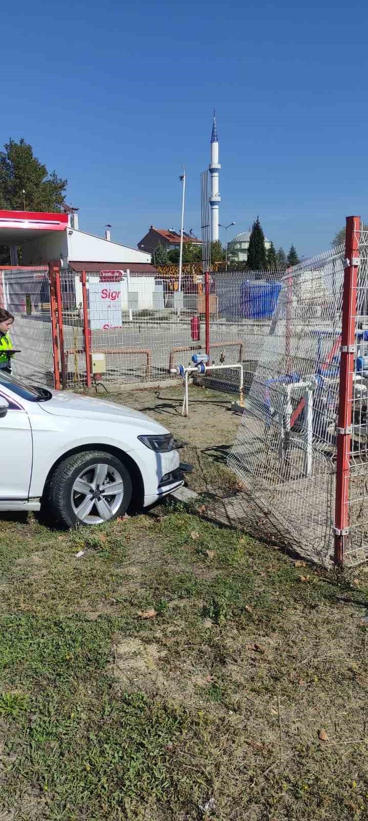 duvara carpan ehliyetsiz soforun planini guvenlik kamerasi bozdu 5 rauiUILS