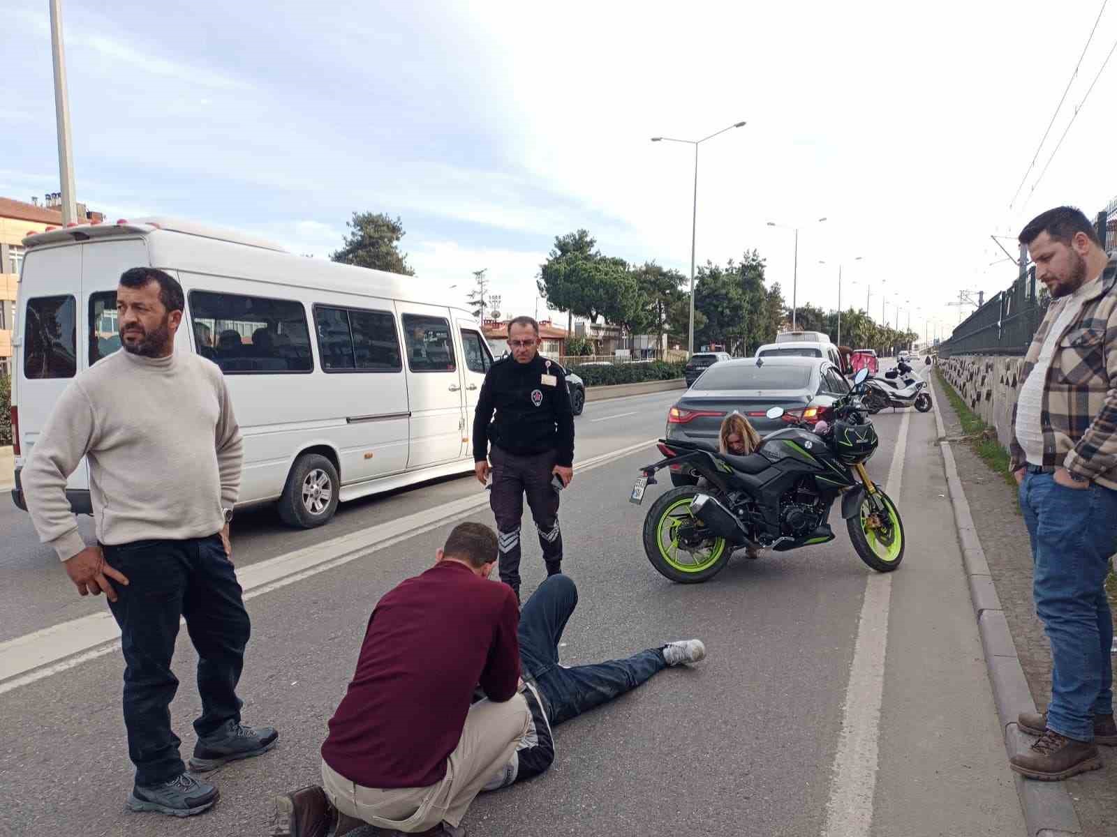 Duvara çarpan motokurye yaralandı 5 duvara carpan motokurye yaralandi 1 JZBSJpua
