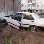 duvara-carpan-otomobilin-surucusu-kayiplara-karisti-HKBU23NR.jpg