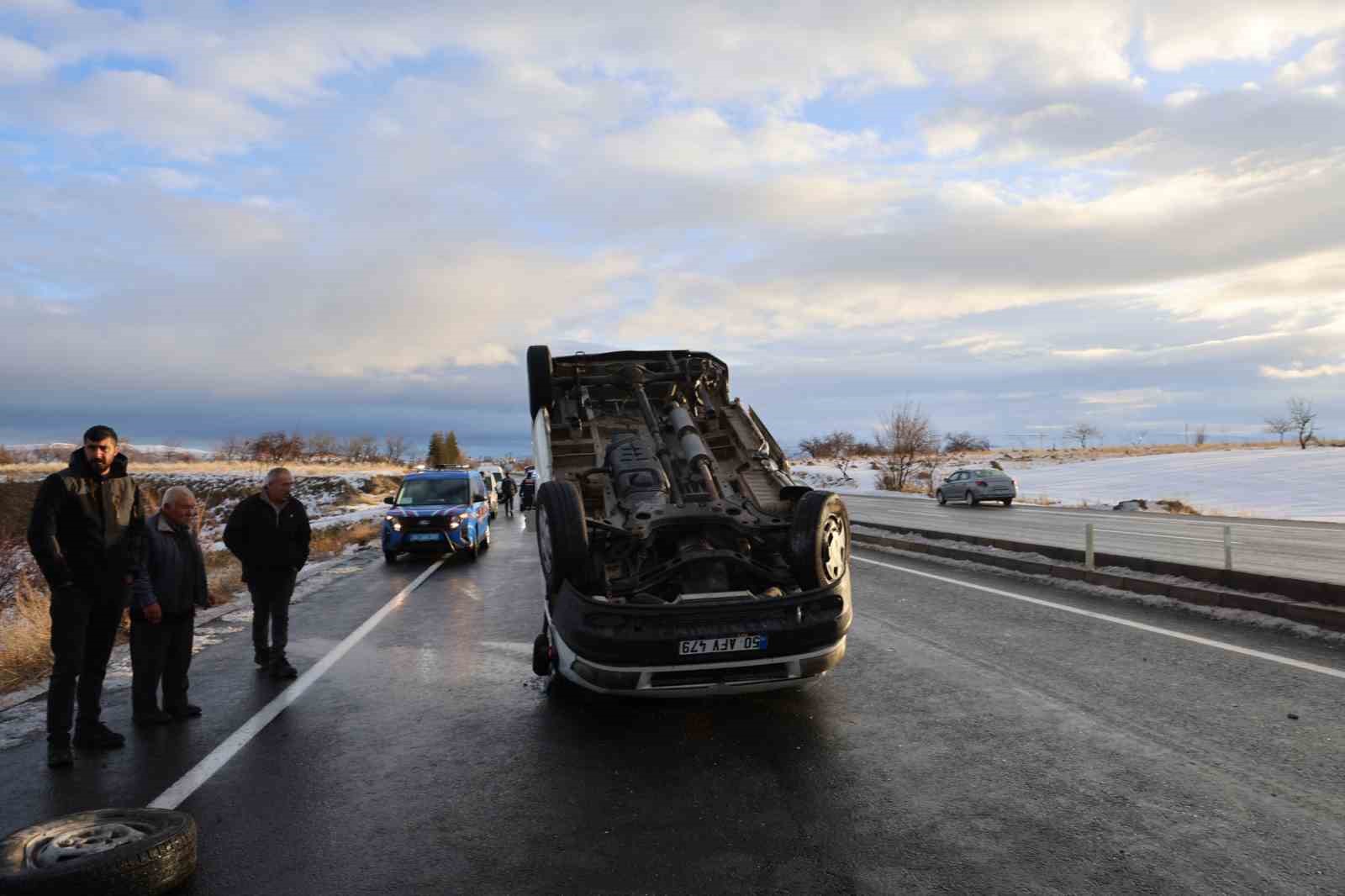 duz yolda kontrolden cikti takla atarak durabildi 1 yarali 1 i38s8Z56