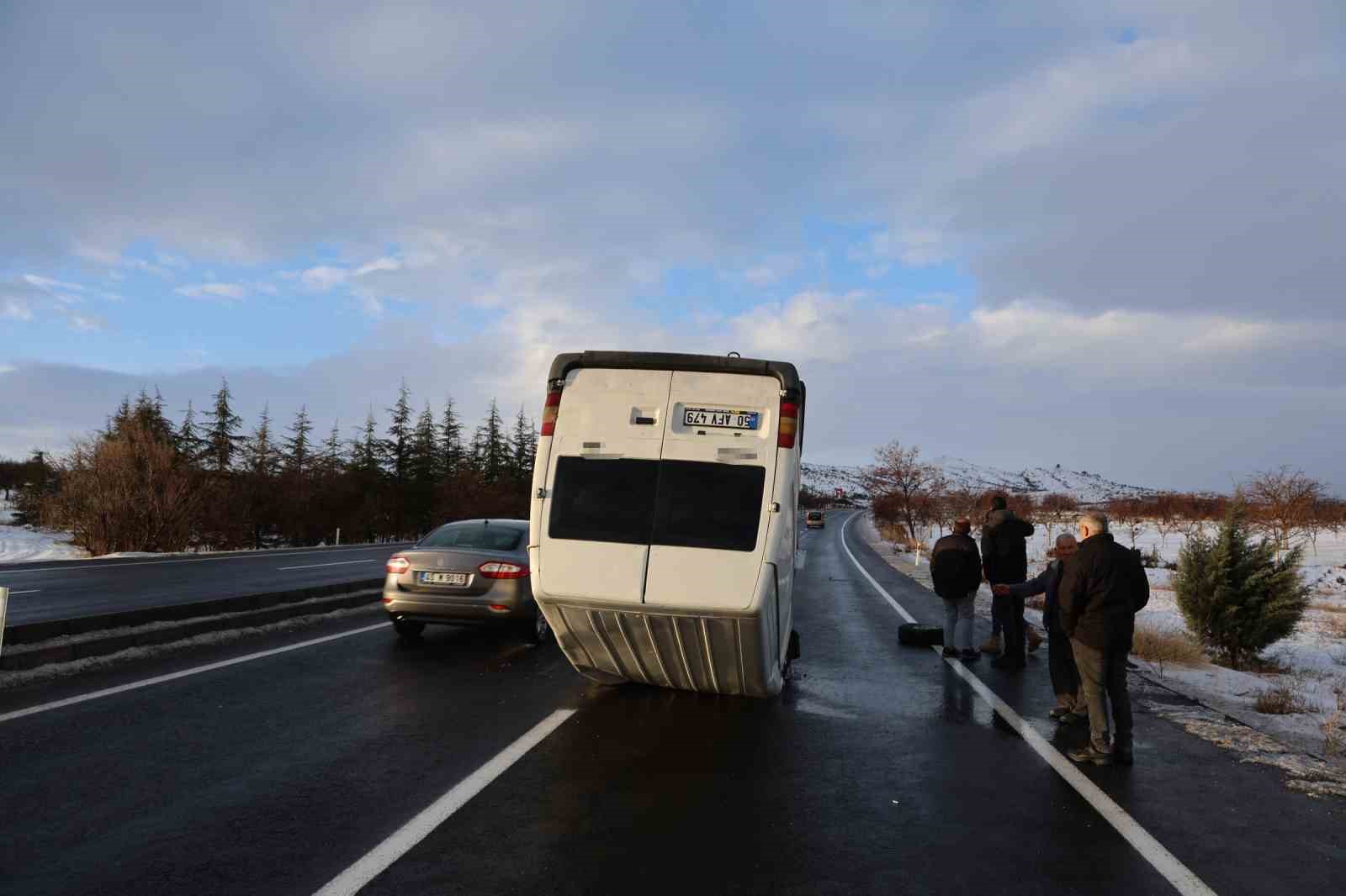 duz yolda kontrolden cikti takla atarak durabildi 1 yarali 2 CqTeqru2