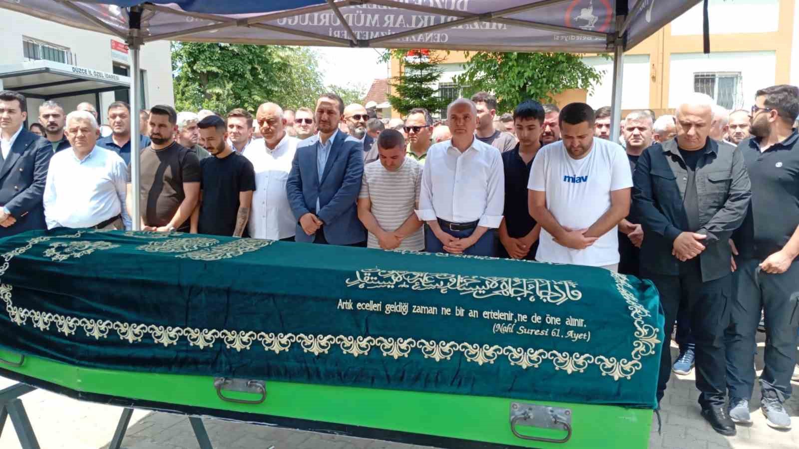 duzce belediye baskani ozlunun soforu son yolculuguna ugurlandi 0 r7dn1erK