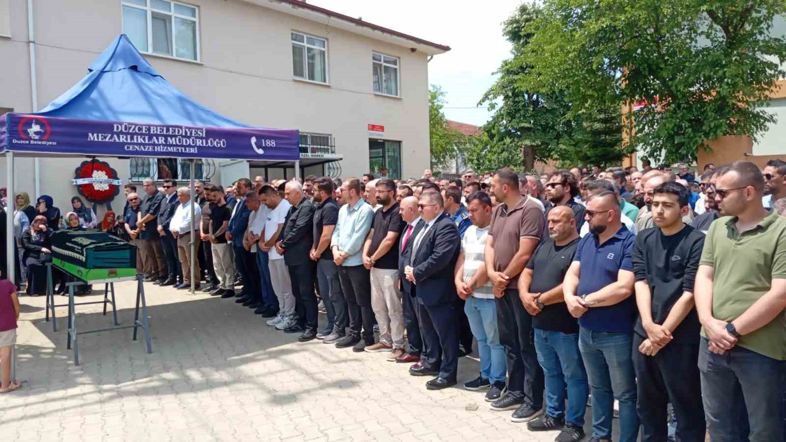 duzce belediye baskani ozlunun soforu son yolculuguna ugurlandi 1 ICiJ2nFG