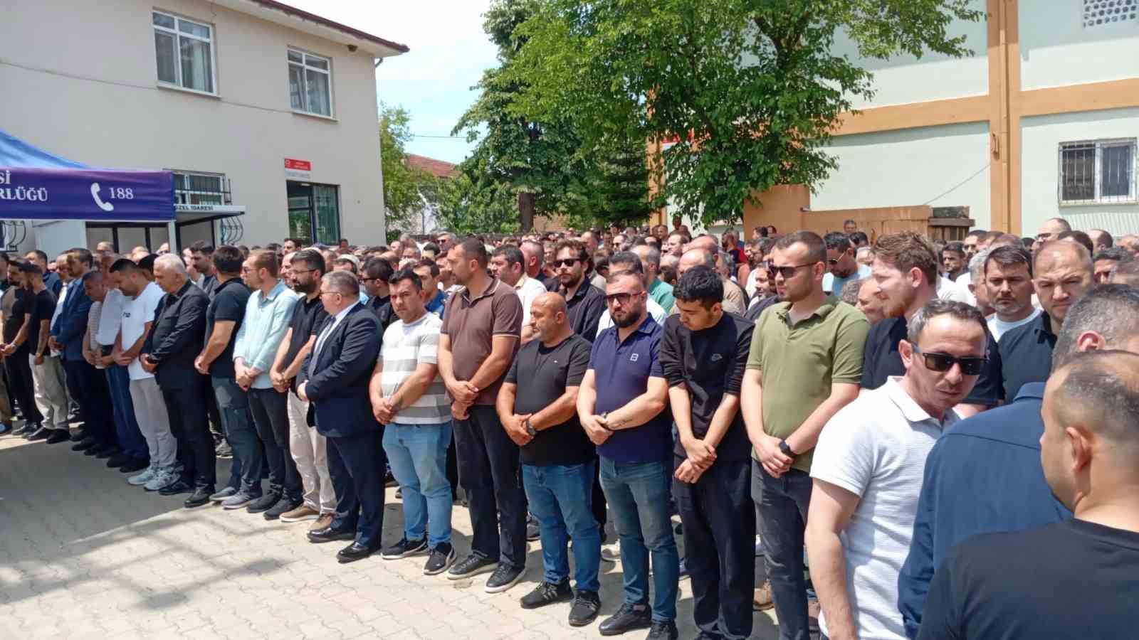 duzce belediye baskani ozlunun soforu son yolculuguna ugurlandi 2