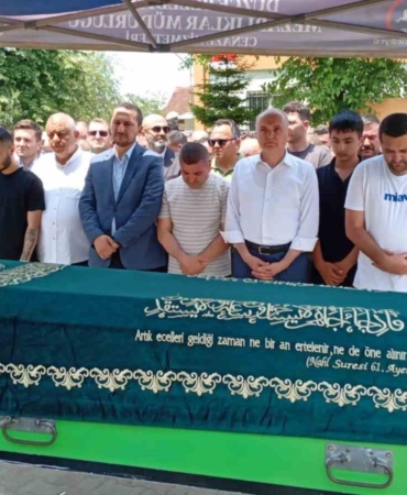 duzce-belediye-baskani-ozlunun-soforu-son-yolculuguna-ugurlandi-jcU6BPwu.jpg