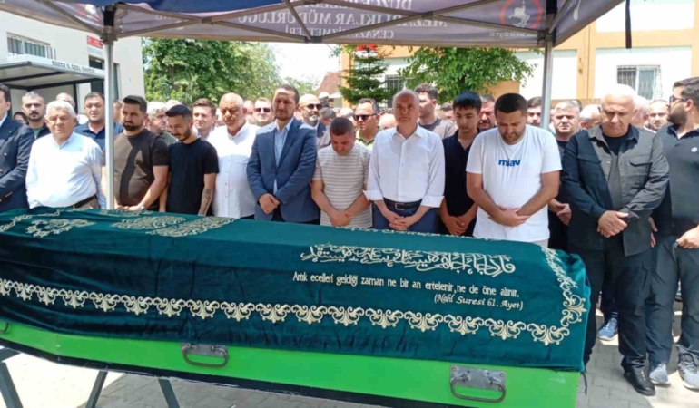 duzce-belediye-baskani-ozlunun-soforu-son-yolculuguna-ugurlandi-jcU6BPwu.jpg