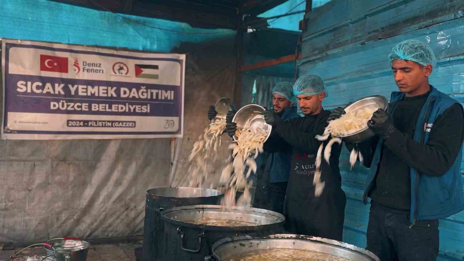 duzce belediyesi gazzede iftar sofrasi kurdu 0 GcpBOFrO