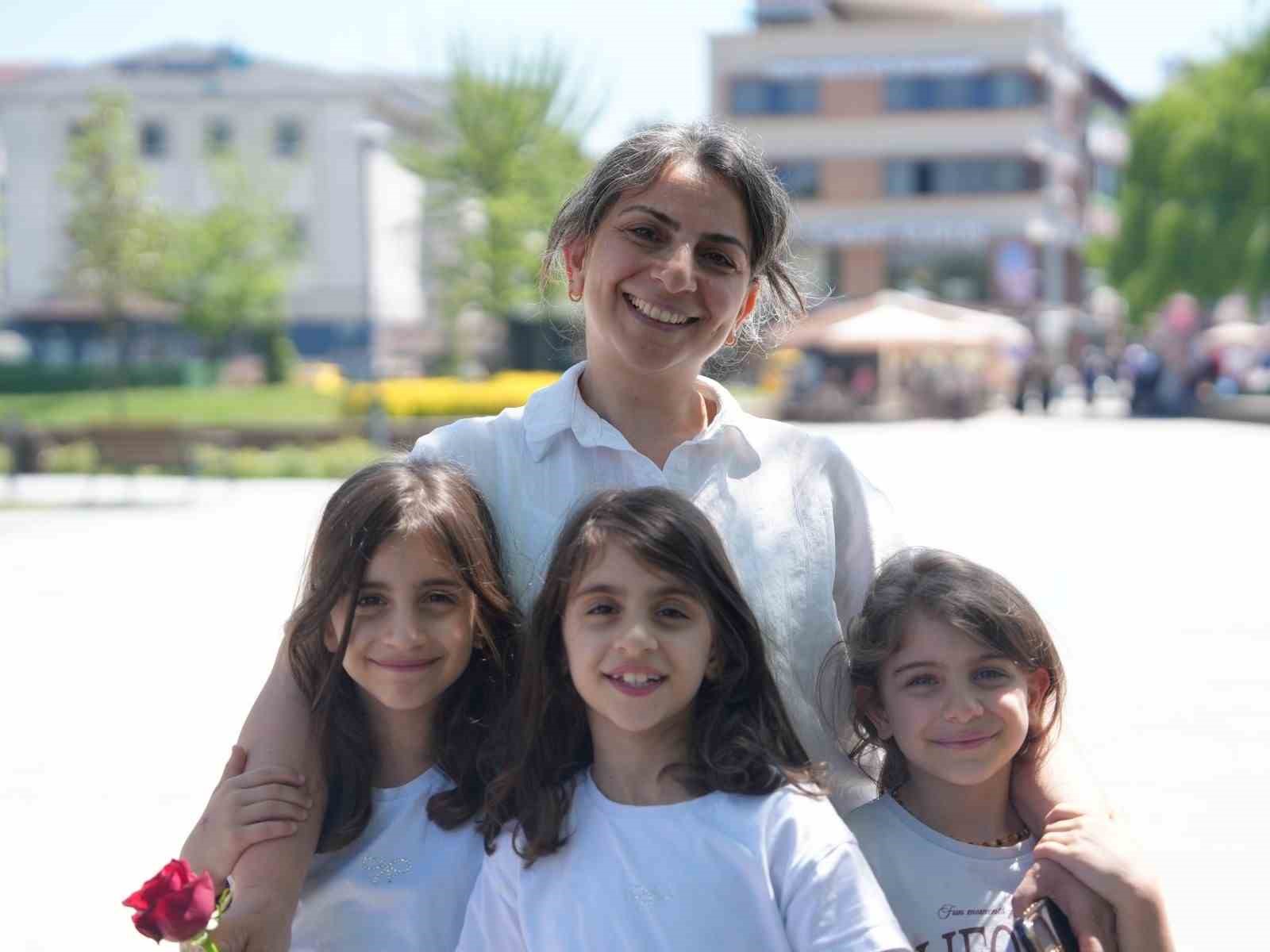 duzce belediyesinden anneler gunune ozel duygusal video 0 ZqgHQi9T