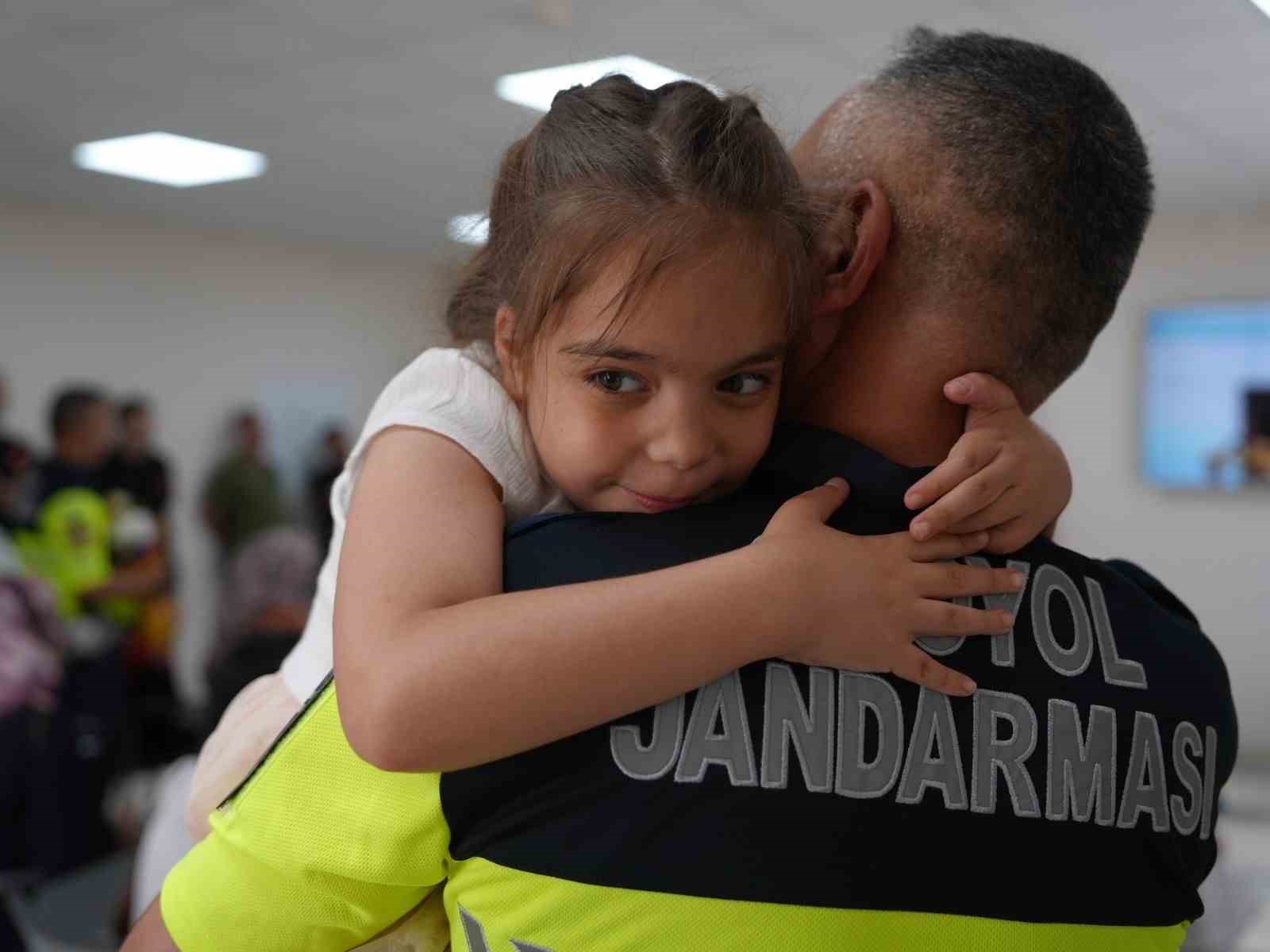 duzce belediyesinden egitime geldigini dusunen jandarma personeline babalar gunu surprizi 6 pCFKlgcN