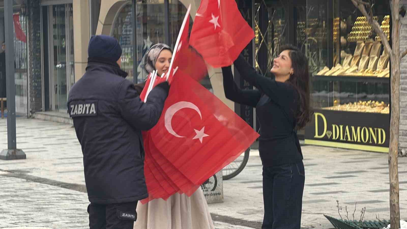 duzce birlik oldu sokaklar turk bayraklari ile donatildi 6 XAZ5uKVA