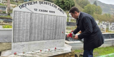 duzce-depreminin-26-yilinda-acilar-hala-taze-RFfdIc5O.jpg