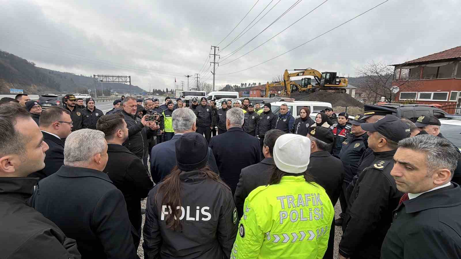 duzce valisinden suruculere vatandasina tuzak kuran bir bakis acimiz yok 0 qZ3iwMCC