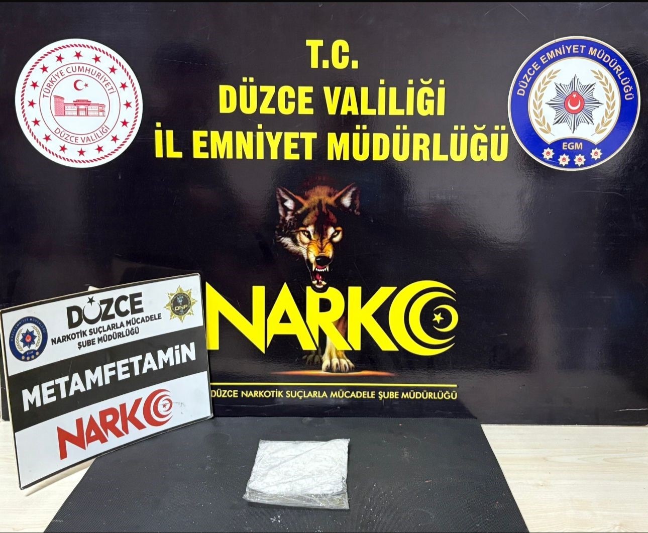 duzcede 100 gram uyusturucu ele gecirildi 3 kisi tutuklandi 0 mInkHY5k