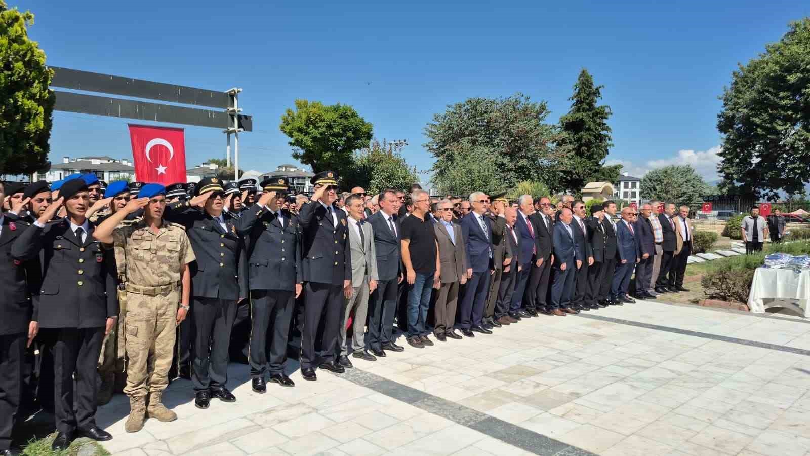 Düzce’de 15 Temmuz’un 10. yılında şehitlik ziyareti 4 duzcede 15 temmuzun 10 yilinda sehitlik ziyareti 0 UYI1qTeH