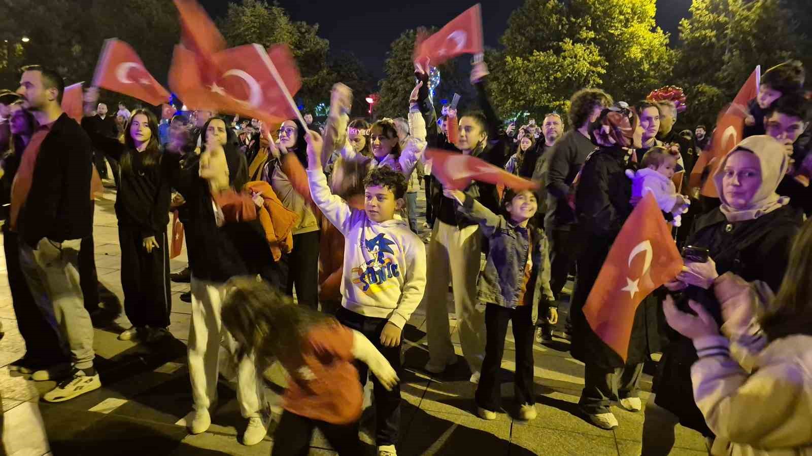 duzcede 19 mayis coskusu fener alayi ile basladi 11 8nbEMrkO