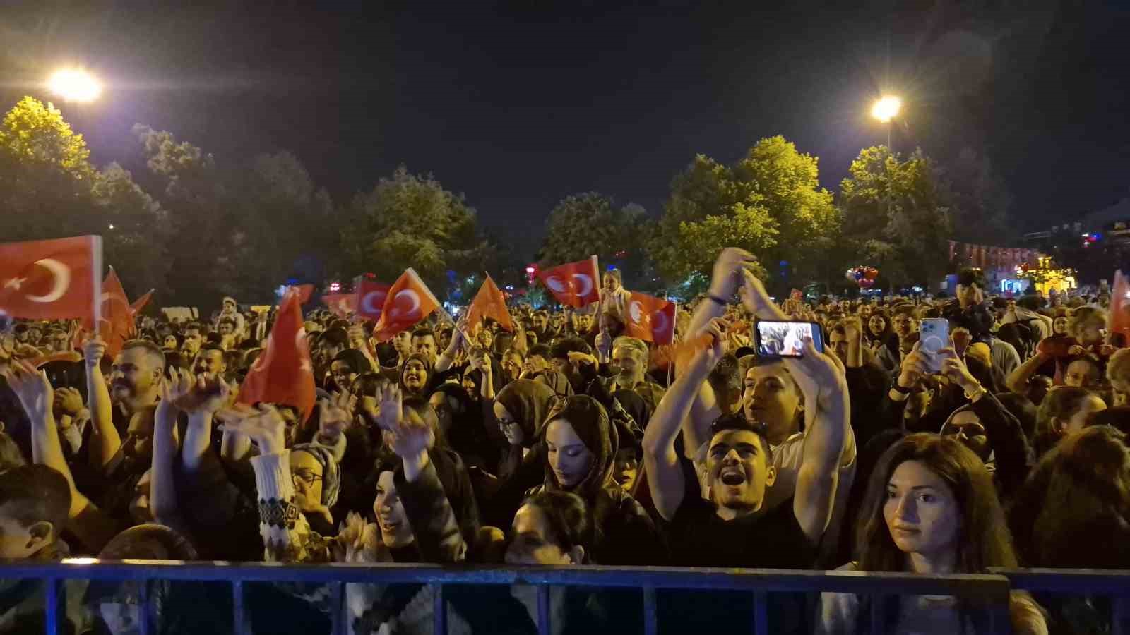 duzcede 19 mayis coskusu fener alayi ile basladi 12 i4VsDaS5