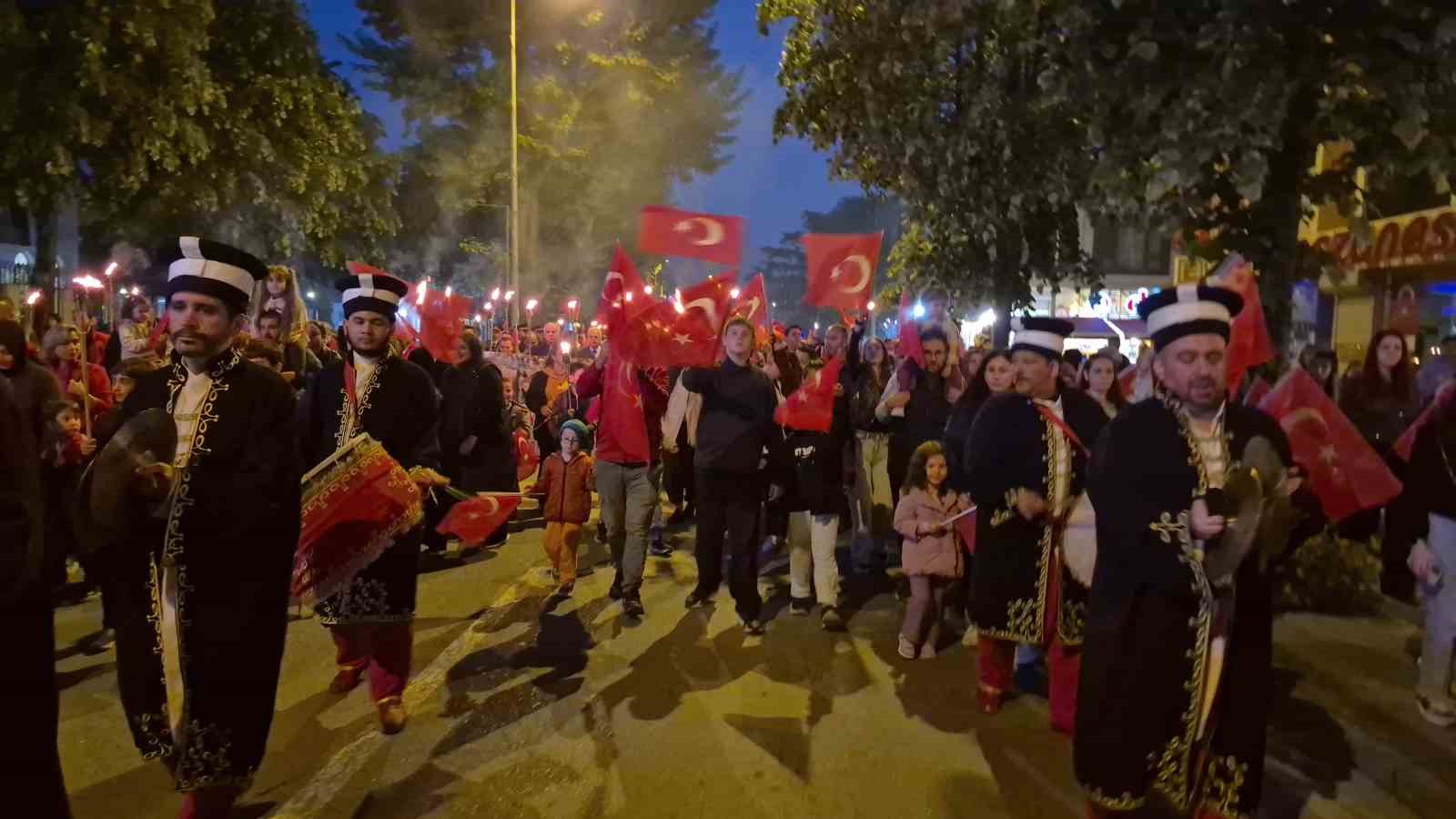 duzcede 19 mayis coskusu fener alayi ile basladi 3 OAtF4E22