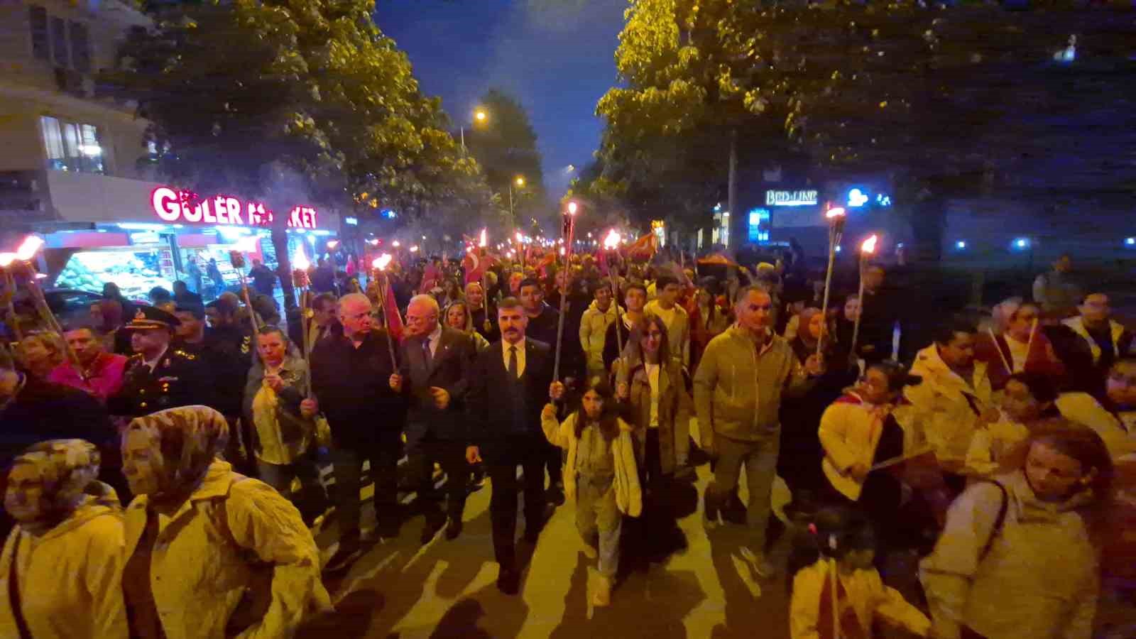 duzcede 19 mayis coskusu fener alayi ile basladi 5 Ei7USUYs