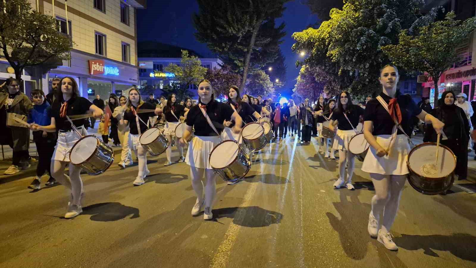duzcede 19 mayis coskusu fener alayi ile basladi 6 7bMqRdCr
