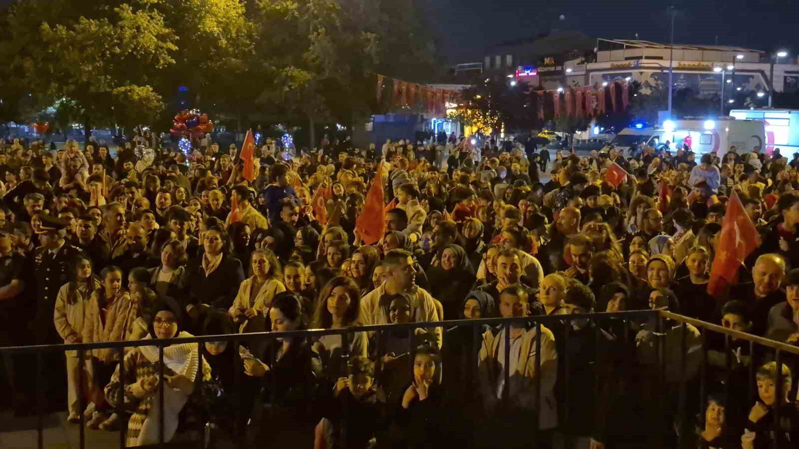 duzcede 19 mayis coskusu fener alayi ile basladi 8 818lSZF5