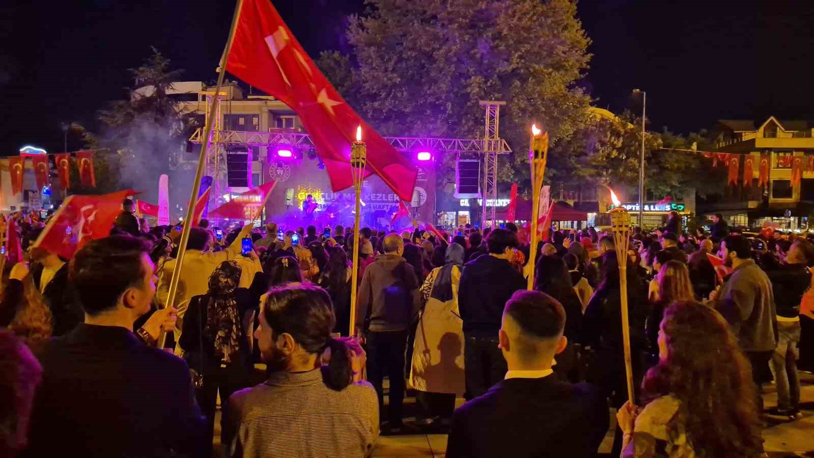 duzcede 19 mayis coskusu fener alayi ile basladi 9 jGhZClJD