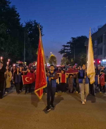 duzcede-19-mayis-coskusu-fener-alayi-ile-basladi-ZJyrgtcU.jpg