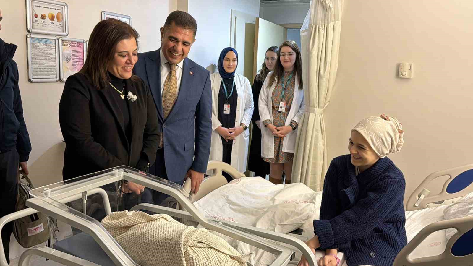 duzcede 2025 yilinin son bebegi ve yeni yilin ilk bebegi aileleri heyecanlandirdi 2 3CiJ32hK