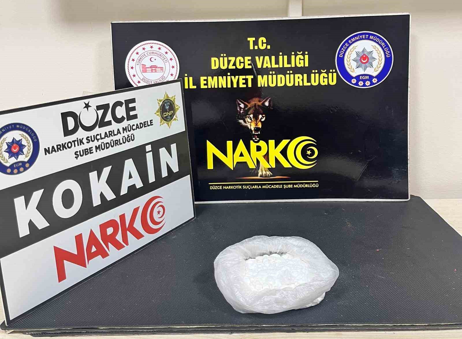 duzcede 650 bin tl degerinde uyusturucu madde ele gecirildi 0 Ku4e4qAH