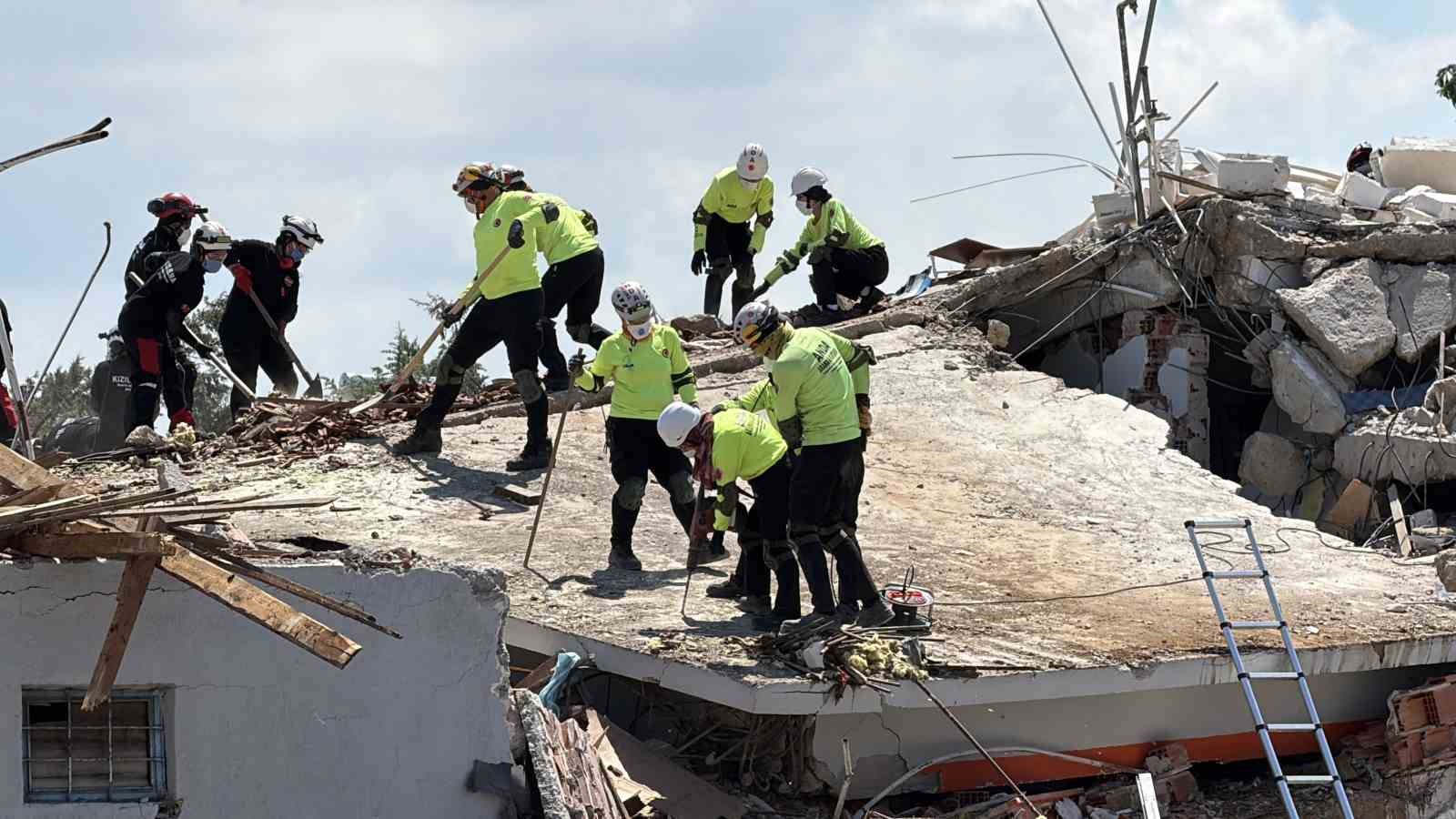 Düzce’de 9 ilin katılımıyla bölgesel deprem tatbikatı 6 duzcede 9 ilin katilimiyla bolgesel deprem tatbikati 2 ju9qNlCQ