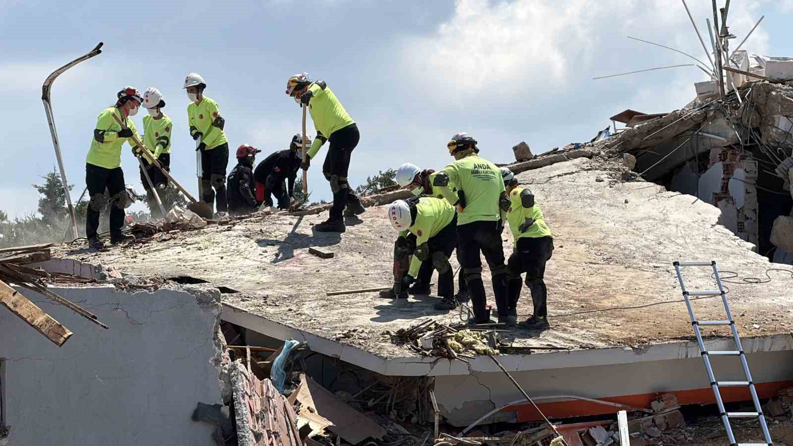 Düzce’de 9 ilin katılımıyla bölgesel deprem tatbikatı 9 duzcede 9 ilin katilimiyla bolgesel deprem tatbikati 5 fjPVMgKt