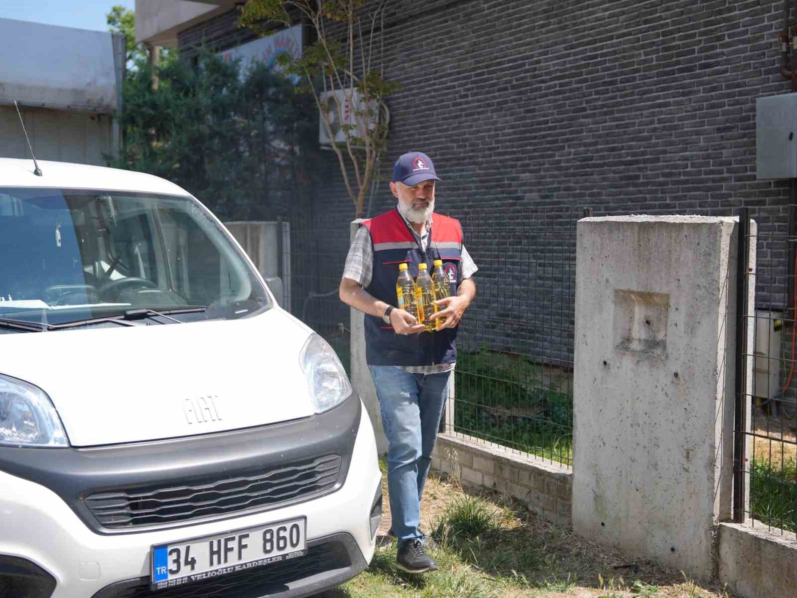 Düzce’de atık yağ kampanyasına katılanlara sıvı yağ hediyesi 6 duzcede atik yag kampanyasina katilanlara sivi yag hediyesi 2 sDaIvybL