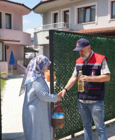 duzcede-atik-yag-kampanyasina-katilanlara-sivi-yag-hediyesi-Ybpyf5FH.jpg